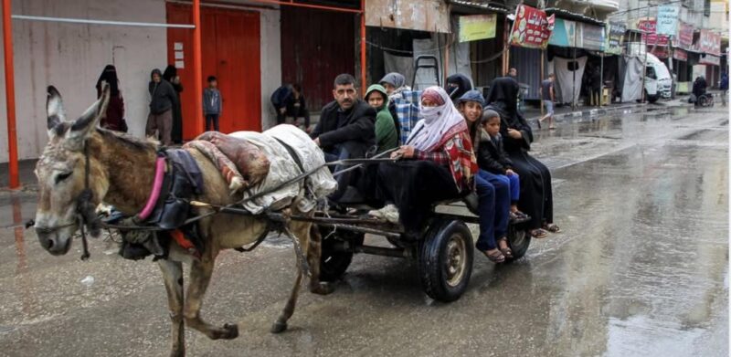 Palestinians evacuate Rafah